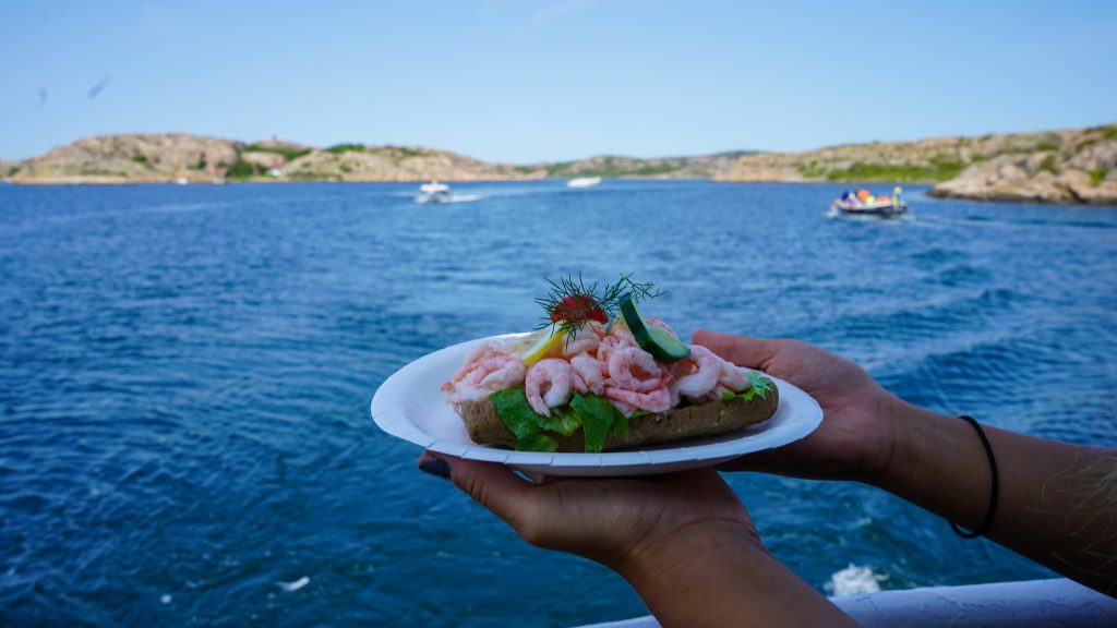 Räkmacka Bohuslän västkusten skärgårdsmat räksmörgås vid havet