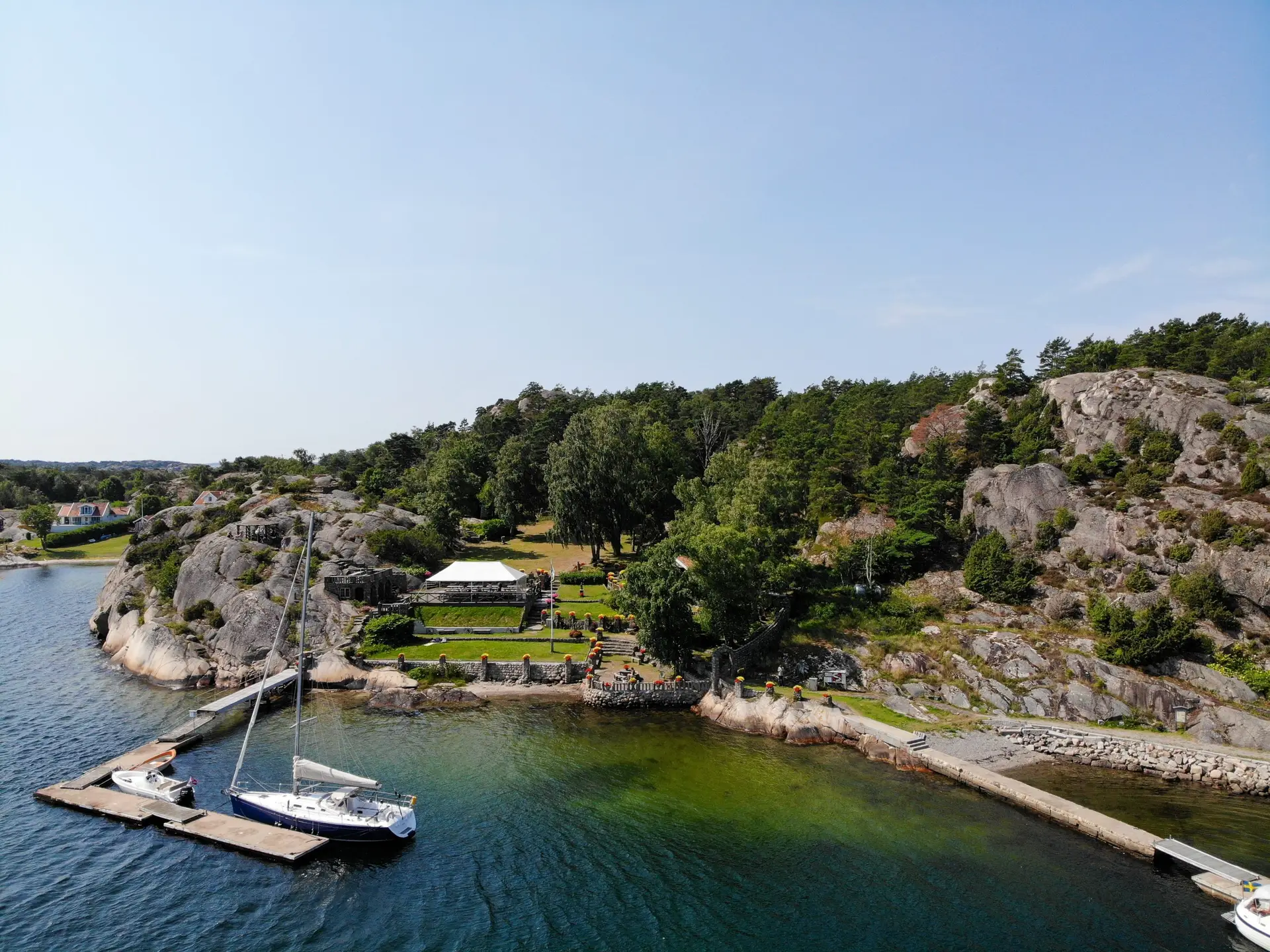 Alaskaträdgården från havet