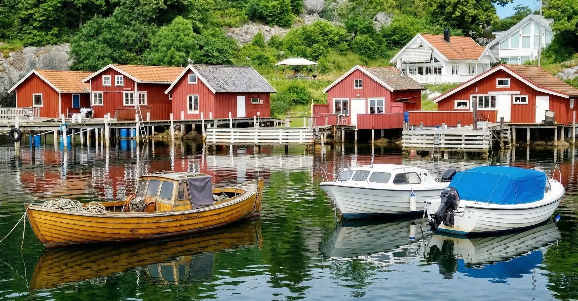 Båttur till Kosteröarna och upplev de pittoreska platserna och bryggorna på ön med Selin Charter