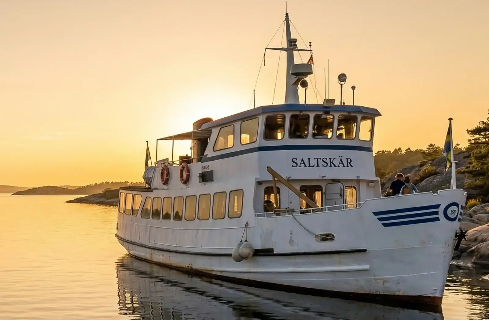 Saltskar_ankrat_vid_klippor_wide-1.webp